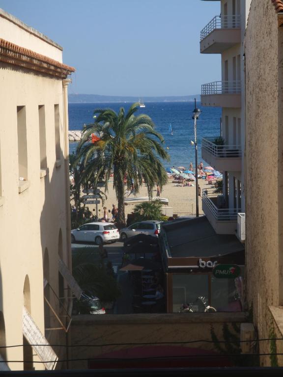 Hotel L'Oustaou Le Lavandou Zimmer foto