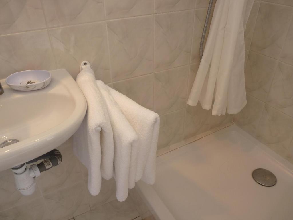 Hotel L'Oustaou Le Lavandou Zimmer foto